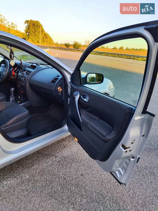 Седан Renault Megane 2005 в Ромнах