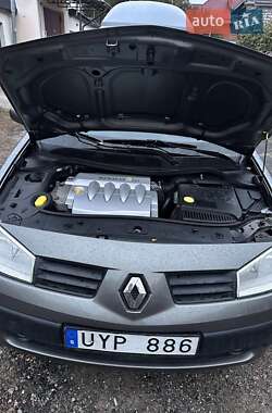 Хэтчбек Renault Megane 2003 в 