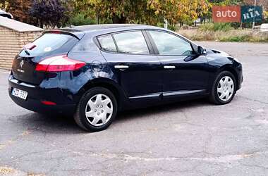 Хэтчбек Renault Megane 2010 в 