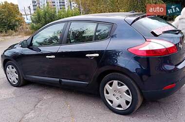 Хэтчбек Renault Megane 2010 в 