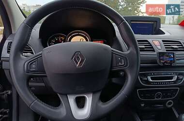 Хэтчбек Renault Megane 2010 в 