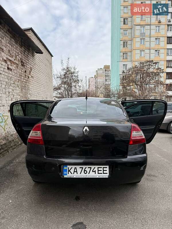 Седан Renault Megane 2006 в Вишневом фото 5 Седан Renault Megane 2006 в Вишневом