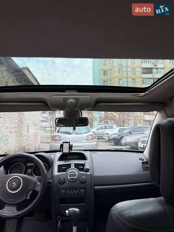 Седан Renault Megane 2006 в Вишневом фото 8 Седан Renault Megane 2006 в Вишневом