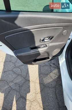 Хэтчбек Renault Megane 2014 в 