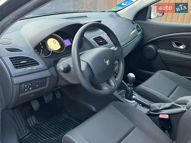 Хетчбек Renault Megane 2010 в Охтирці фото 36 Хетчбек Renault Megane 2010 в Охтирці