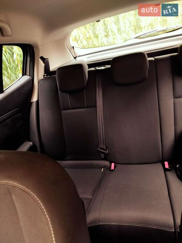 Хэтчбек Renault Megane 2011 в Нововолынске фото 11 Хэтчбек Renault Megane 2011 в Нововолынске