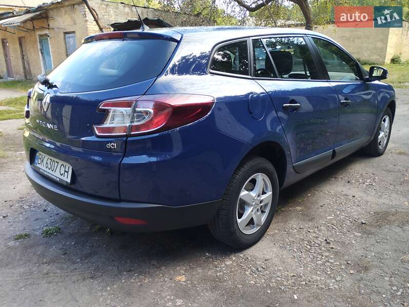 Универсал Renault Megane 2010 в Остроге