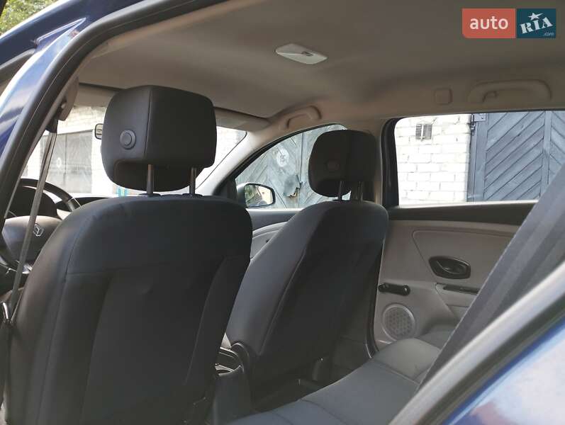 Универсал Renault Megane 2010 в Остроге