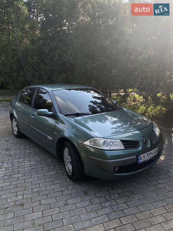 Седан Renault Megane 2006 в Дергачах