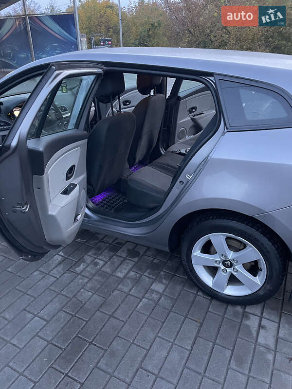 Универсал Renault Megane 2011 в Ахтырке фото 13 Универсал Renault Megane 2011 в Ахтырке