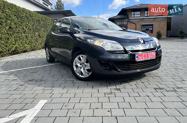 Хэтчбек Renault Megane 2012 в 