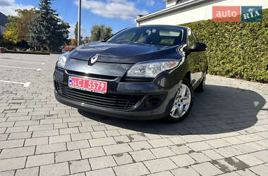 Хэтчбек Renault Megane 2012 в 