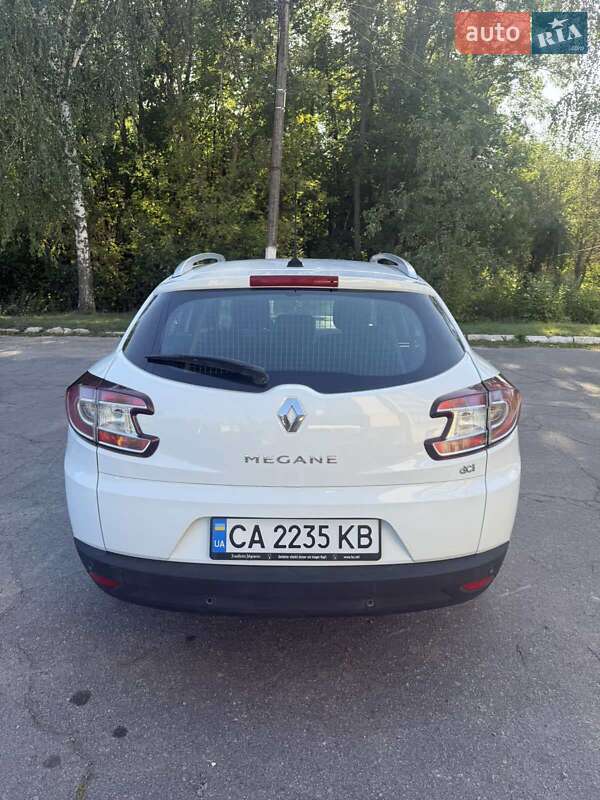 Универсал Renault Megane 2015 в Тальном фото 9 Универсал Renault Megane 2015 в Тальном