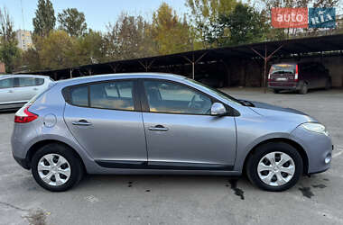 Хетчбек Renault Megane 2010 в 