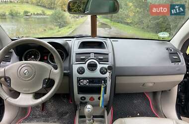 Кабриолет Renault Megane 2005 в  фото 2 Кабриолет Renault Megane 2005 в