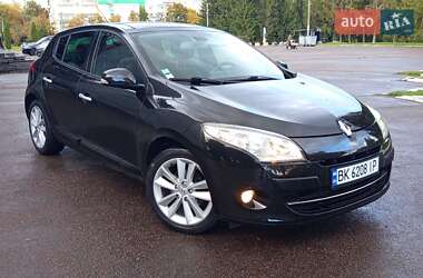 Хетчбек Renault Megane 2010 в 