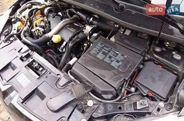 Хетчбек Renault Megane 2010 в 