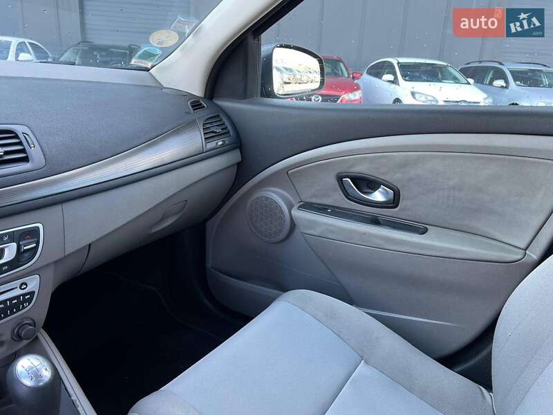 Хетчбек Renault Megane 2009 в Львові фото 31 Хетчбек Renault Megane 2009 в Львові