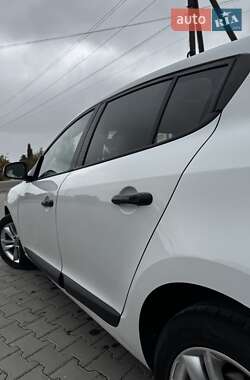 Хетчбек Renault Megane 2010 в  фото 4 Хетчбек Renault Megane 2010 в