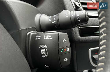 Універсал Renault Megane 2011 в  фото 40 Універсал Renault Megane 2011 в