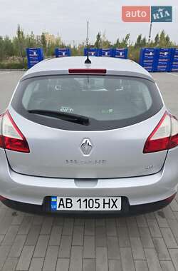 Хетчбек Renault Megane 2010 в 