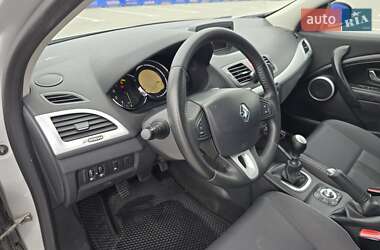 Хетчбек Renault Megane 2010 в 
