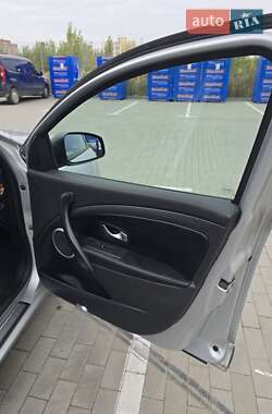 Хетчбек Renault Megane 2010 в 