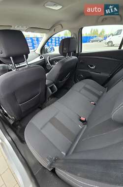 Хетчбек Renault Megane 2010 в 