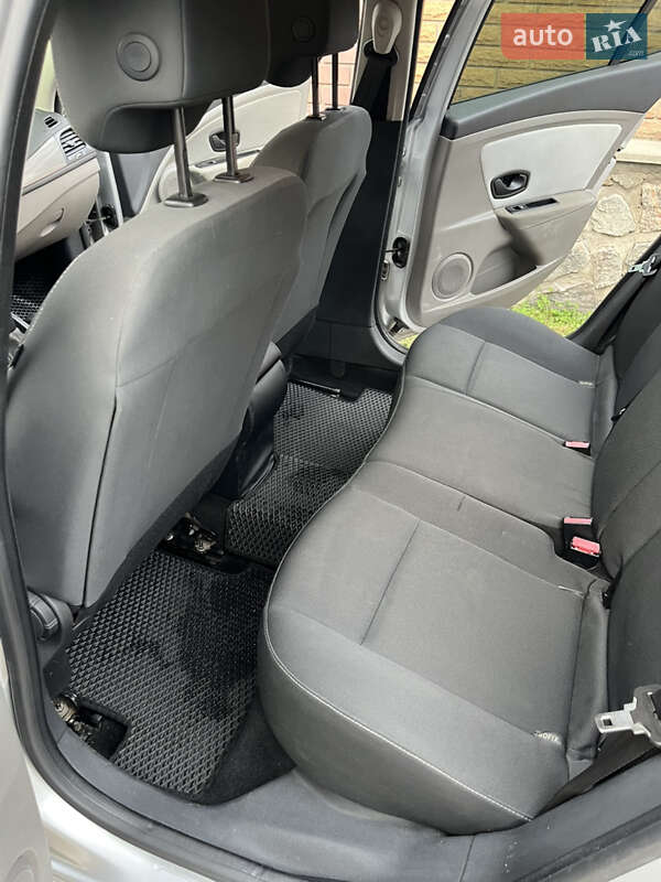 Хэтчбек Renault Megane 2011 в Кременчуге фото 8 Хэтчбек Renault Megane 2011 в Кременчуге