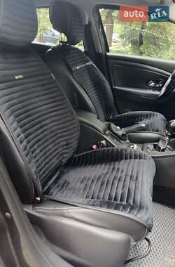 Хетчбек Renault Megane 2014 в  фото 16 Хетчбек Renault Megane 2014 в