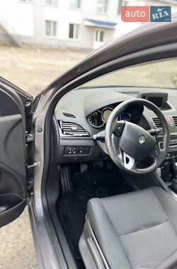 Хэтчбек Renault Megane 2010 в 