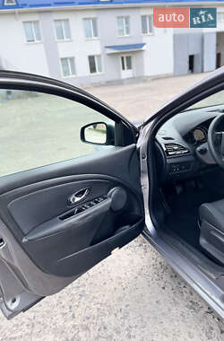 Хэтчбек Renault Megane 2010 в 