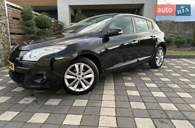 Хэтчбек Renault Megane 2011 в 