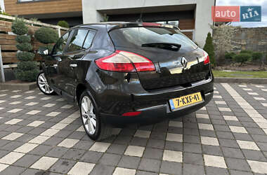 Хэтчбек Renault Megane 2011 в 