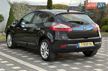 Хэтчбек Renault Megane 2011 в 