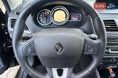 Хэтчбек Renault Megane 2011 в 