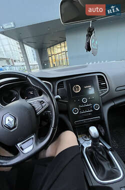 Хэтчбек Renault Megane 2016 в 