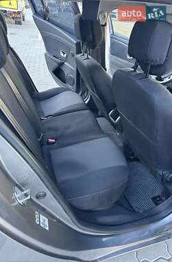Хэтчбек Renault Megane 2011 в 