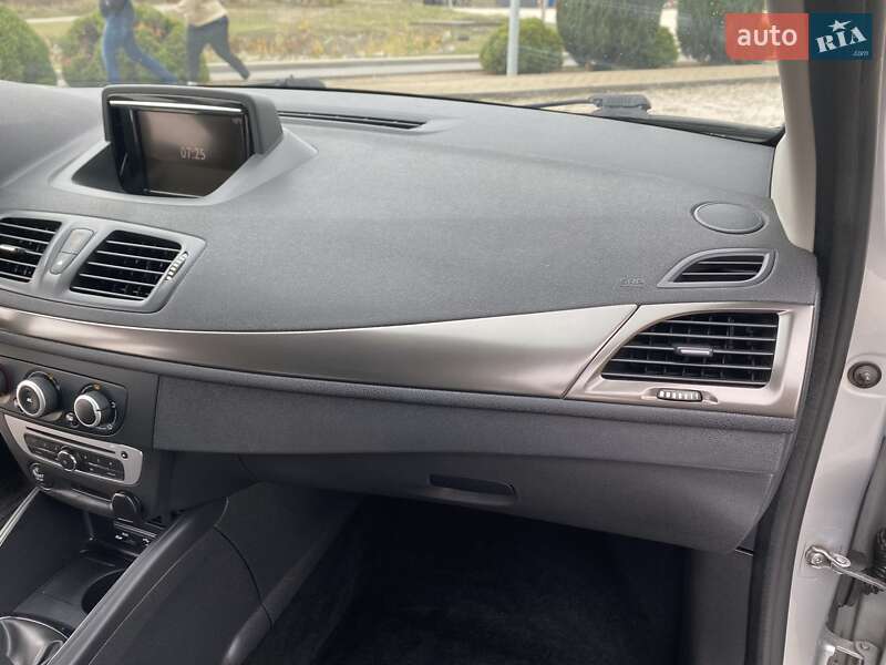 Хетчбек Renault Megane 2014 в Дніпрі фото 28 Хетчбек Renault Megane 2014 в Дніпрі