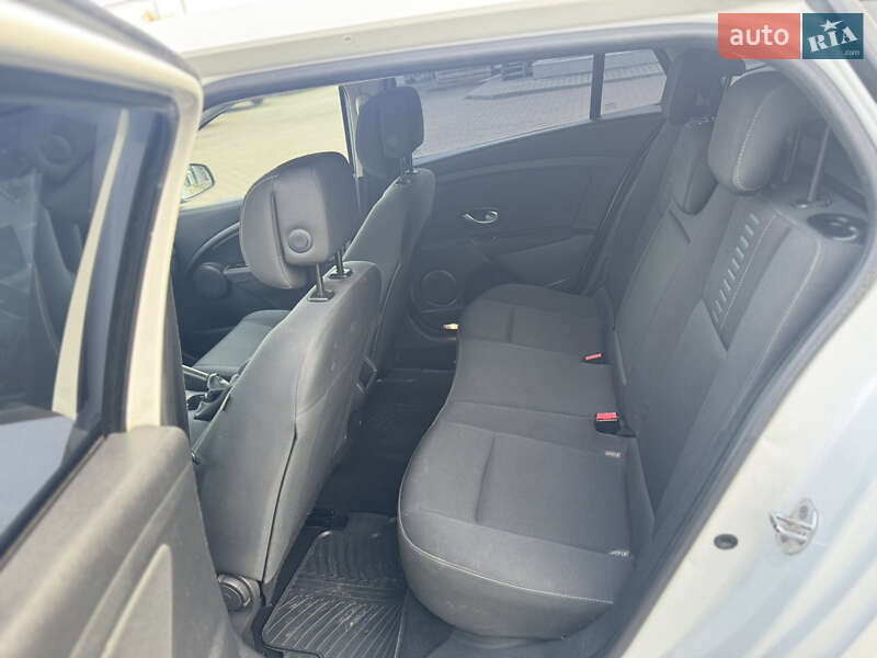 Универсал Renault Megane 2011 в Ровно фото 28 Универсал Renault Megane 2011 в Ровно