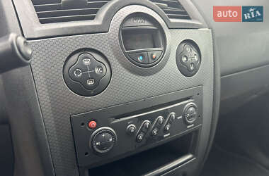 Універсал Renault Megane 2004 в  фото 17 Універсал Renault Megane 2004 в