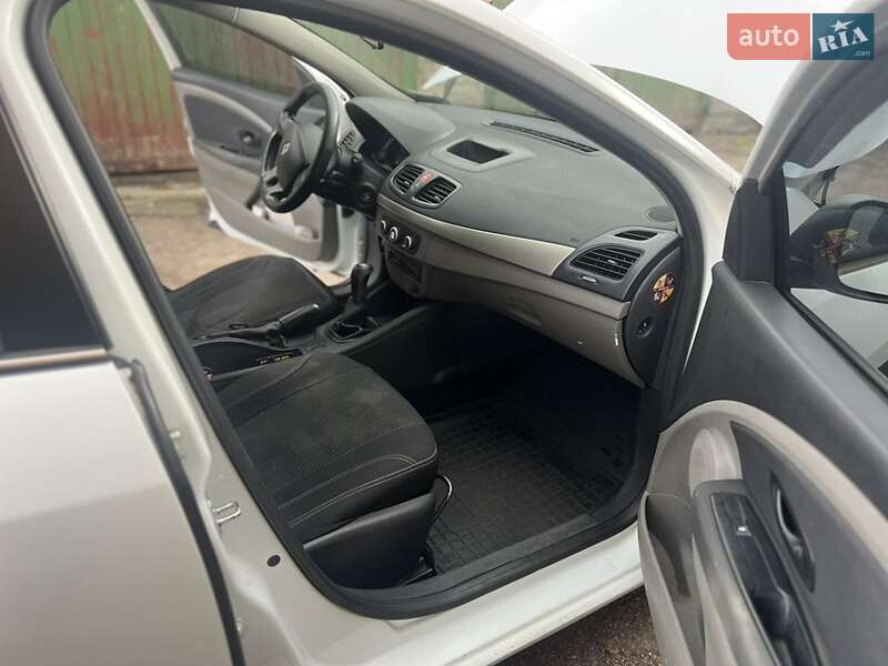 Хэтчбек Renault Megane 2010 в Киеве фото 4 Хэтчбек Renault Megane 2010 в Киеве