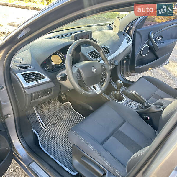 Универсал Renault Megane 2010 в Южноукраинске фото 17 Универсал Renault Megane 2010 в Южноукраинске
