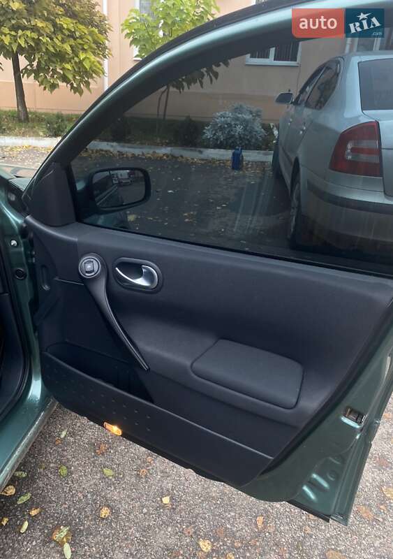 Седан Renault Megane 2006 в Дергачах