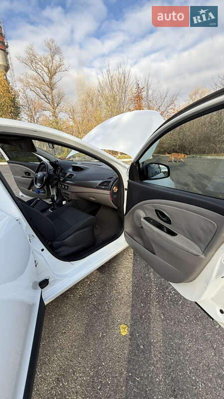 Хэтчбек Renault Megane 2010 в Киеве фото 29 Хэтчбек Renault Megane 2010 в Киеве