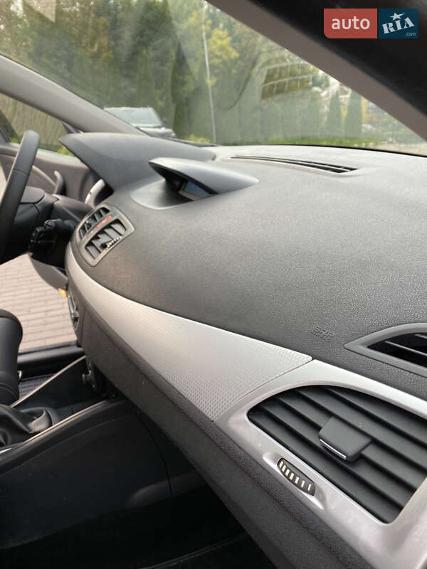 Универсал Renault Megane 2011 в Ровно фото 24 Универсал Renault Megane 2011 в Ровно