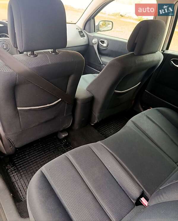 Универсал Renault Megane 2004 в Могилев-Подольске фото 16 Универсал Renault Megane 2004 в Могилев-Подольске