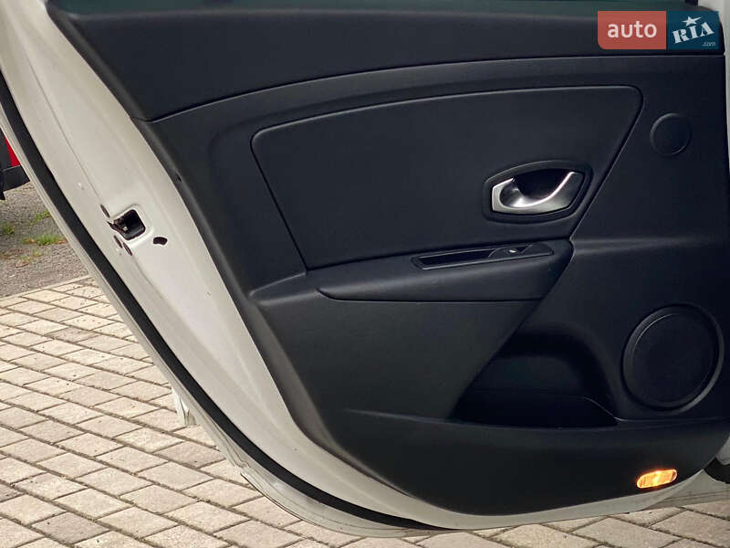 Универсал Renault Megane 2011 в Ровно фото 27 Универсал Renault Megane 2011 в Ровно