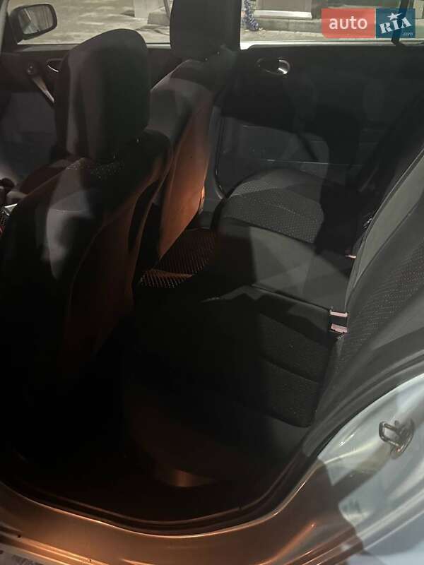 Хэтчбек Renault Megane 2002 в Вишневом