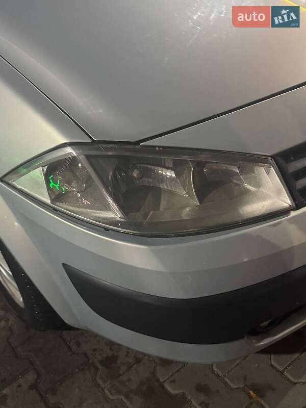 Хэтчбек Renault Megane 2002 в Вишневом